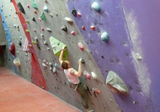  Sala de búlder interior 